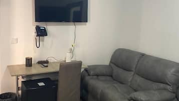 Classic Double Room, Balcony, City View | Living area