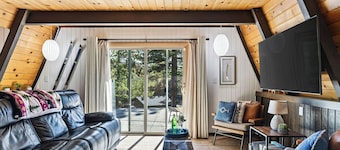 A Big Bear View by Avantstay Classic A-frame Hot Tub Deck Fireplace Near Slopes & Marina