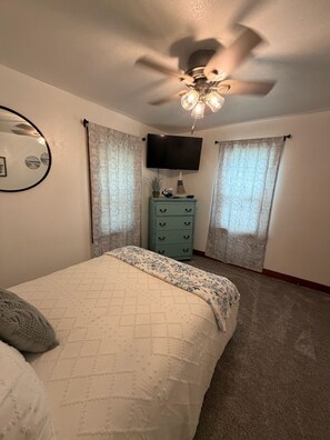 2 quartos, ferros/tábuas de passar roupa, Wi-Fi, roupa de cama