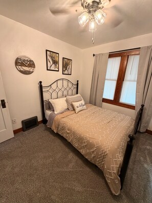 2 Schlafzimmer, Bügeleisen/Bügelbrett, WLAN, Bettwäsche