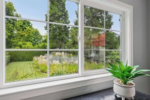 A window with a view of a garden and trees. - Heart of Sonoma Wine Country, Kenwood (Kenwood)