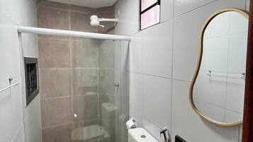 Combined shower/tub