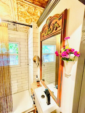 Shower, hair dryer, towels, soap - Crown Jewel Garden Cottage- Country Club Village-Priv. yard-Pet Friendly. (Wichita Falls)