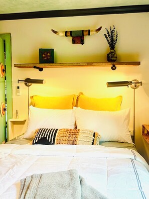 1 bedroom, WiFi, bed sheets - Crown Jewel Garden Cottage- Country Club Village-Priv. yard-Pet Friendly. (Wichita Falls)