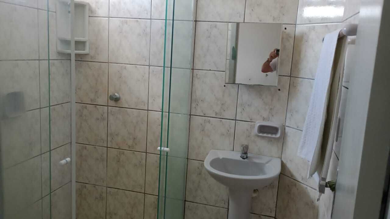 Ducha, toallas, jabón, papel higiénico
