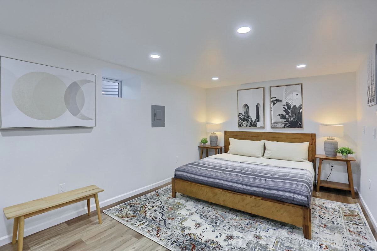 Iron/ironing board, WiFi (free), bed sheets