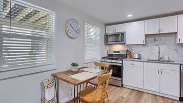 Coffee/tea maker, fridge, microwave, oven