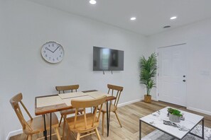 Dining - Pittsburgh, Millvale Stylish 2BD with Parking (Millvale)