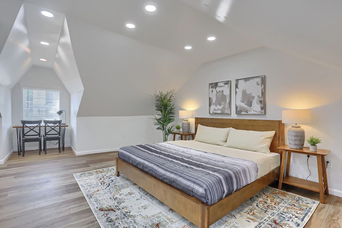 Iron/ironing board, WiFi (free), bed sheets