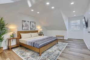 Room - Pittsburgh, Millvale Stylish 2BD with Parking (Millvale)