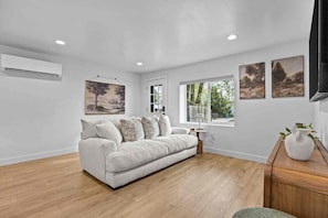 Unclassified image, 5 of 18, button - The Green House - Downtown Montrose (Montrose)