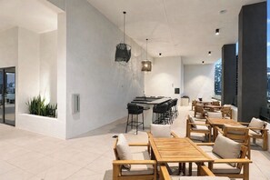 Dining - Cozy 1-bedroom apartment with AC in terrific Downtown Miami Rooftop Pool. (Miami)
