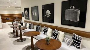 Interior - Cozy 1-bedroom apartment with AC in terrific Downtown Miami Rooftop Pool. (Miami)