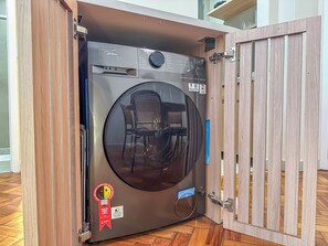 A compact, modern washing machine with a control panel, a digital display, and a front-loading door. - Copacabana: renovated, 3 min from the beach (Rio de Janeiro)