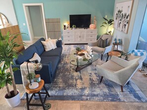 Living area - Luxury Waterfront Pool Home Minutes from Boca Grande and Englewood Beaches! (Port Charlotte)