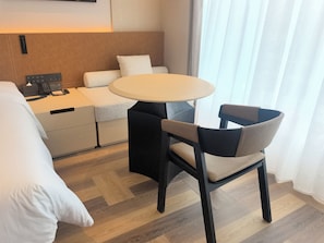 Suite de luxe, vistes a la ciutat | Escriptori, espai de treball apte per a portàtils i wifi gratuïta 