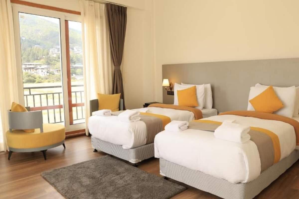 Deluxe-Doppel- oder -Zweibettzimmer, Balkon, Stadtblick | Kostenloses WLAN