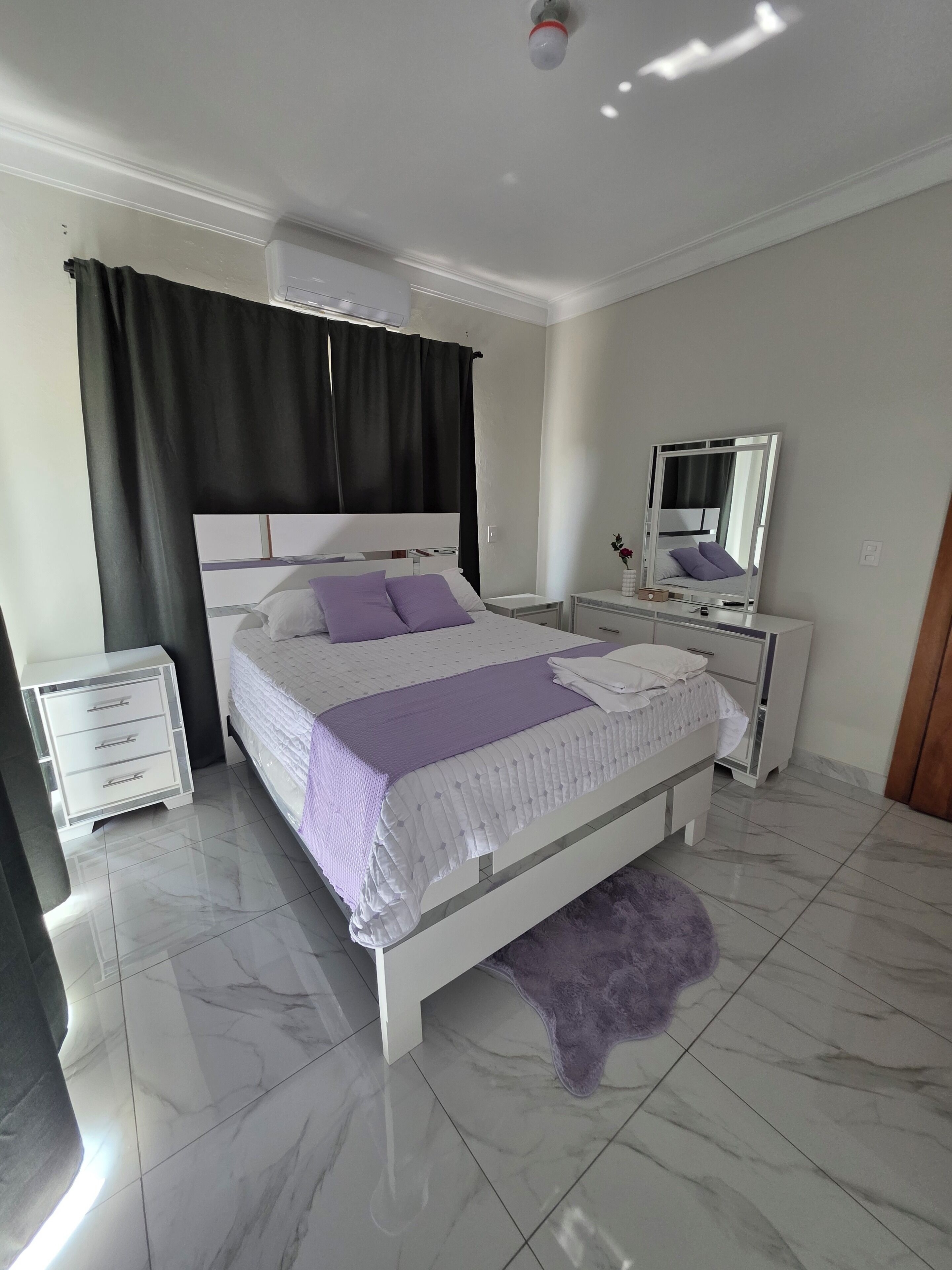 3 bedrooms, iron/ironing board, WiFi (free)
