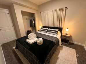 Iron/ironing board, WiFi (free) - Cozy Private Rooms Near Denver Airport (Commerce City)