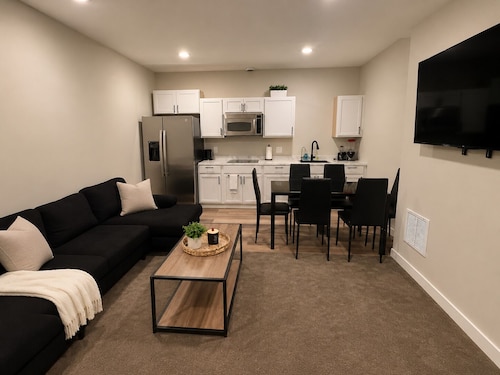 Cozy Private Rooms Near Denver Airport