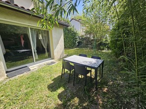 Outdoor dining - At Emilien & Charline's: Single-Story Apartment (Cransac-les-Thermes)