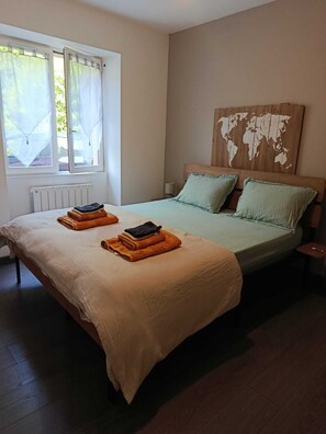 Iron/ironing board, WiFi, bed sheets - At Emilien & Charline's: Single-Story Apartment (Cransac-les-Thermes)