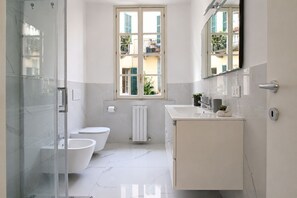 Bathroom - Vrbo Property (Como)