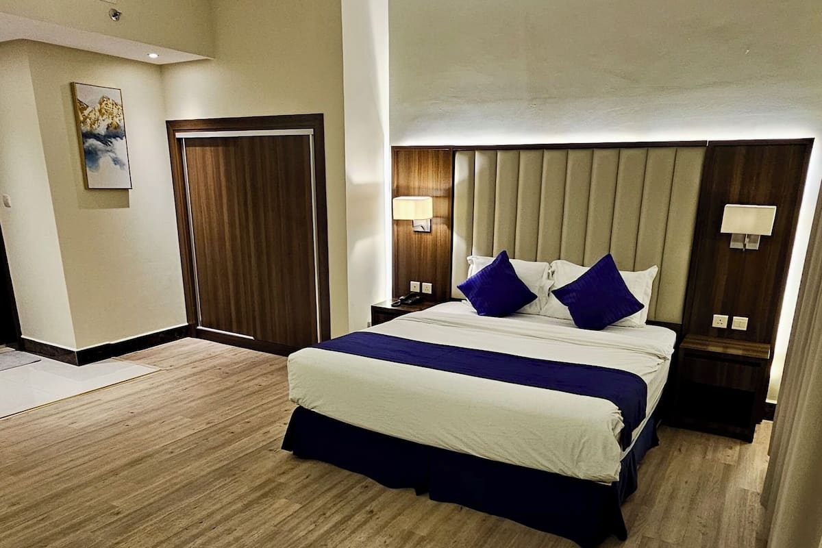 In-room safe, soundproofing, iron/ironing board