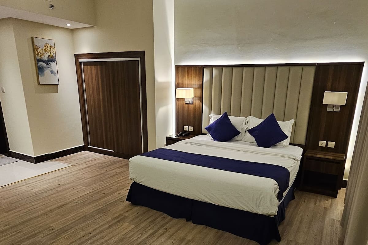 In-room safe, soundproofing, iron/ironing board
