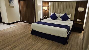 Deluxe Studio, City View | In-room safe, soundproofing, iron/ironing board