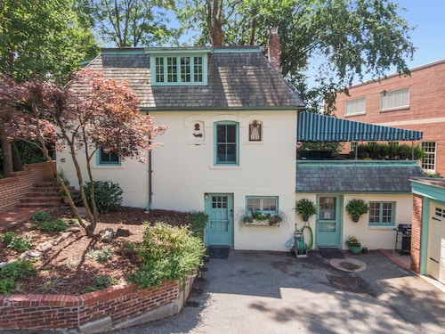 The Secret Garden at Benefit~

Tranquil, starlit views in PVD with Parking!