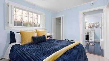 1 dormitorio, tabla de planchar con plancha, wifi y ropa de cama