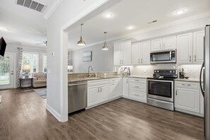 Private kitchen - Marina1: walk to marina, resturants & more on ICW! (Southport)