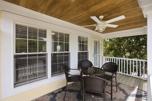 Outdoor dining - Marina1: walk to marina, resturants & more on ICW! (Southport)