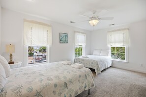 Iron/ironing board, WiFi, bed sheets - Marina1: walk to marina, resturants & more on ICW! (Southport)