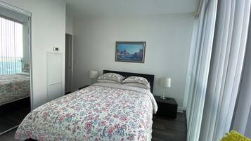 Iron/ironing board, internet, bed sheets