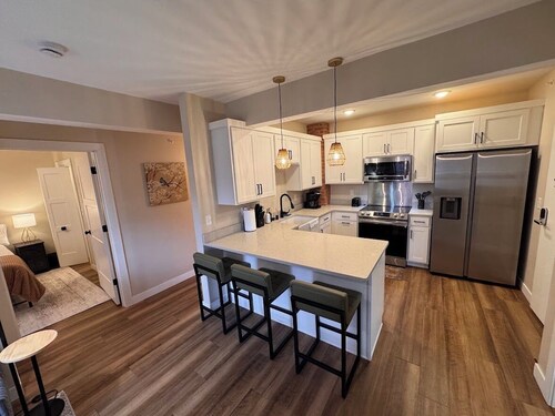 Monroe Lofts Suite 7 Downtown 2BR Apartment