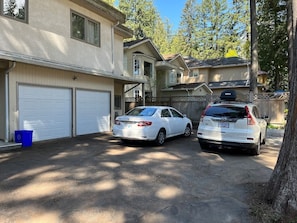 Property grounds - 2BR Upper private Suite | Near Grouse & Capilano (North Vancouver)