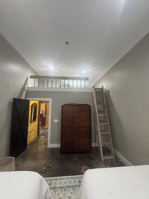2 habitaciones, tabla de planchar con plancha, wifi y ropa de cama 
