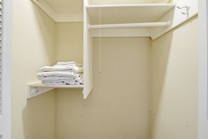 A bathroom with a white towel rack and a towel shelf. - Skiff F7 in Saint Simons Island, GA (Saint Simons Island)