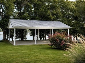 Property grounds - Private Luxury Estate-Large Fishing Pond-Pool-Event/Wedding Venue (Benton)