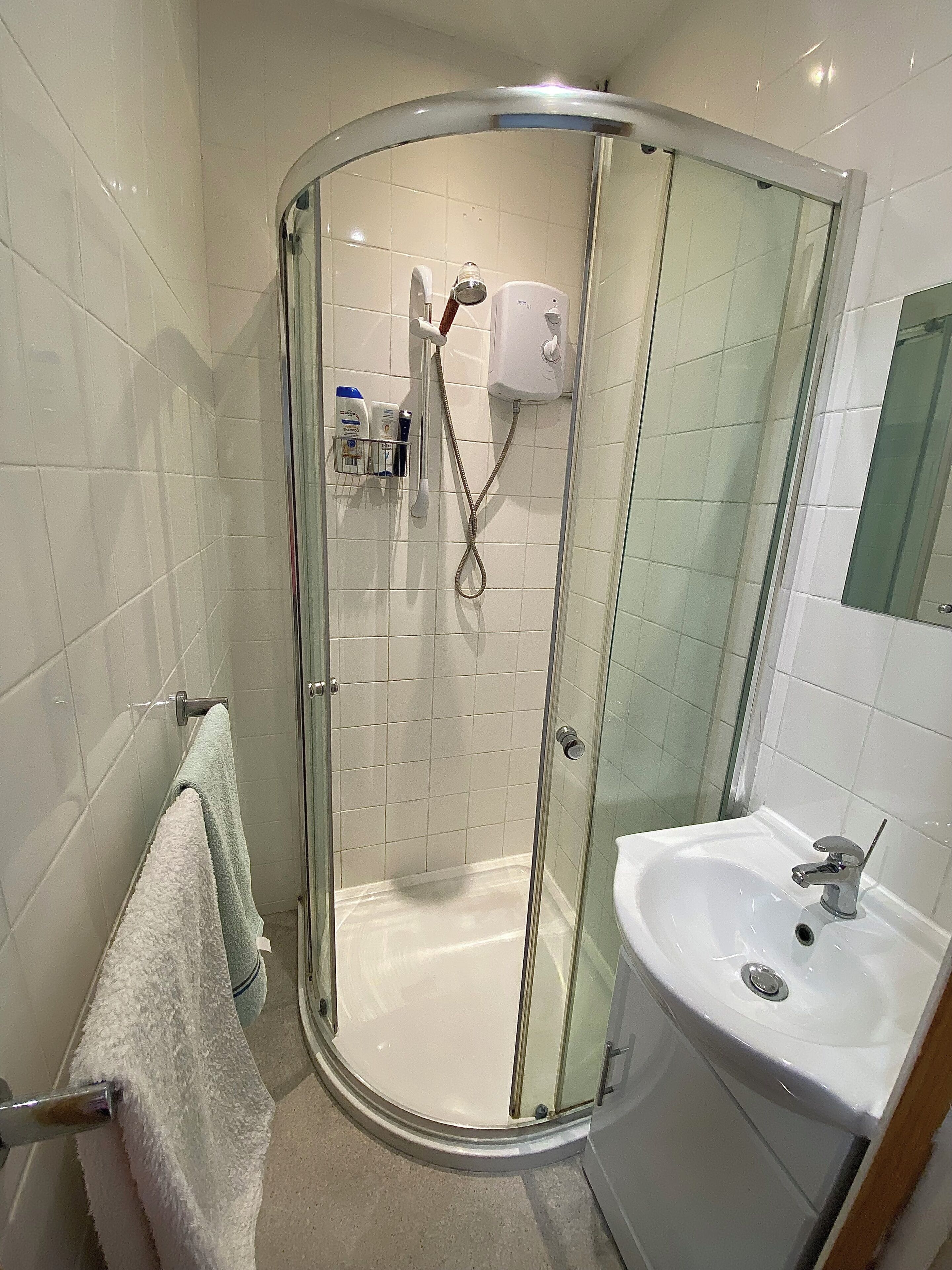 Dusche, Handtücher, Seife, Shampoo