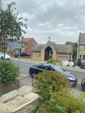 Exterior -  4-bedroom house in Chelmsford, 10 mins walk from bus and train station (Chelmsford)