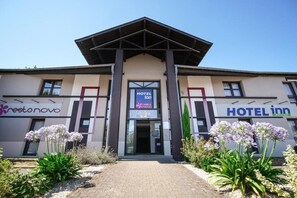 Exterior - Hotel Inn Design Resto Novo Alencon (Valframbert)