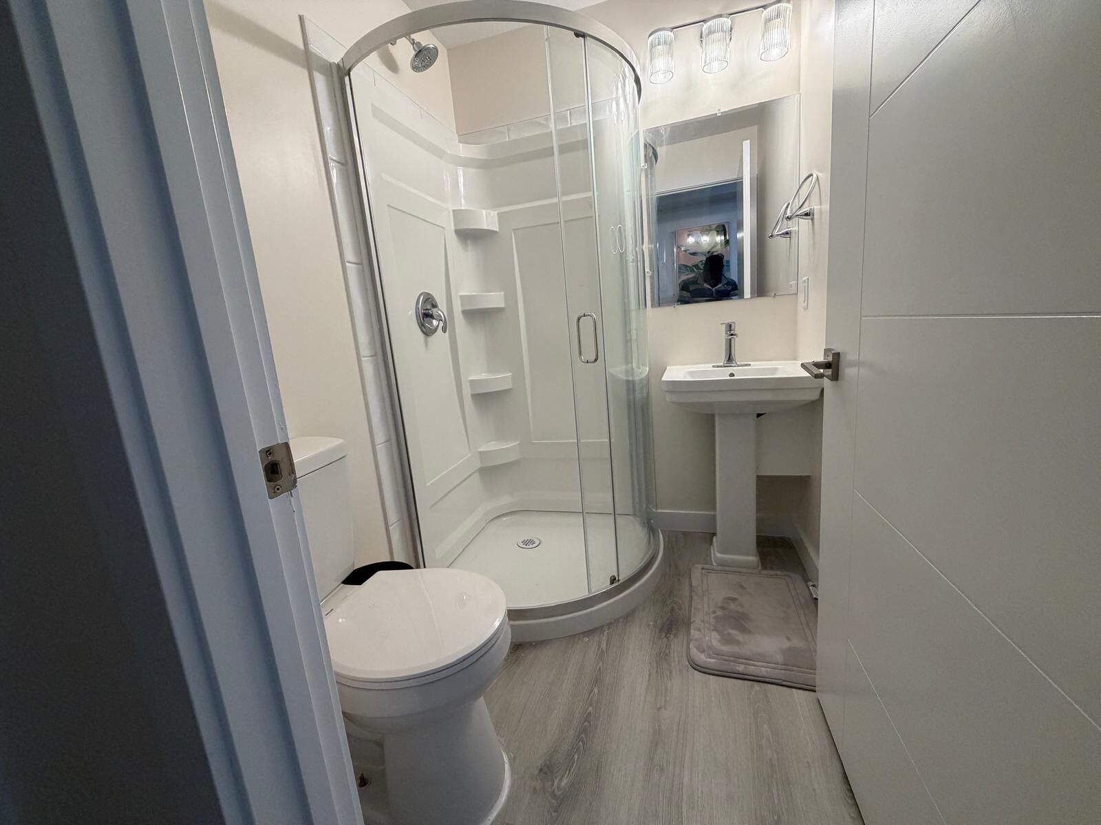 Dusche, Handtücher, Seife, Toilettenpapier