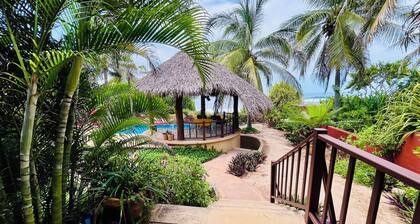 Casa Sol y Luna
Private Beachfront Suits with Pool and Ocean View