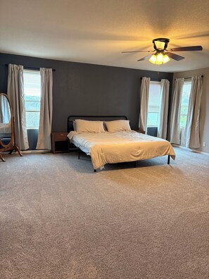 A bedroom with a bed, a ceiling fan, and curtains. - 3-bedroom townhome in tranquil Northglenn, 25 minutes from Denver (Northglenn)