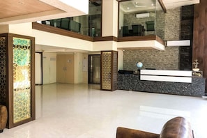 Lobby - Kyriad Hotel Solapur by Othpl (Solapur)