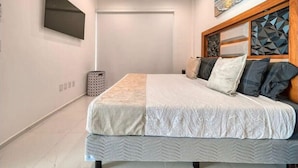 Departamento de lujo | Caja de seguridad en la habitación y escritorio 
