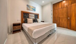 Departamento | Caja de seguridad en la habitación y escritorio 